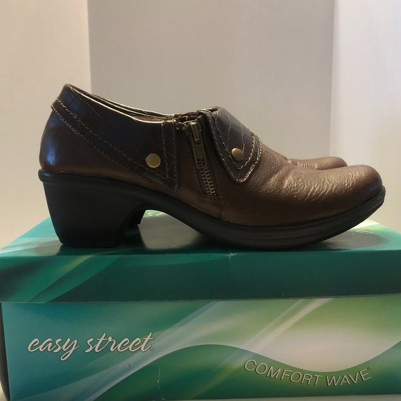 Easy Street  Tan/Brown Croc Clogs/Ankle Bootie - Picture 3 of 13